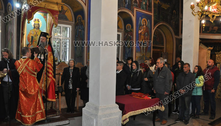 Дядо Николай отслужи празнична литургия в 135-годишната  църква „Св. Димитър”