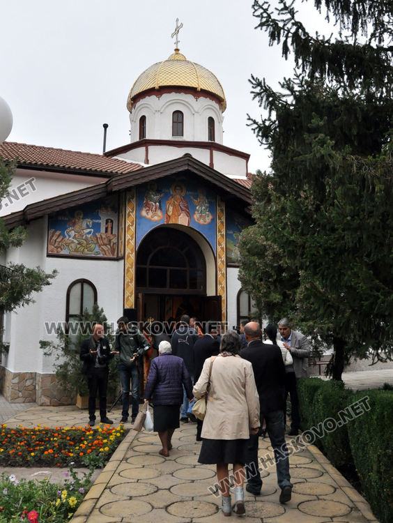 Дядо Николай отслужи празнична литургия в 135-годишната  църква „Св. Димитър”