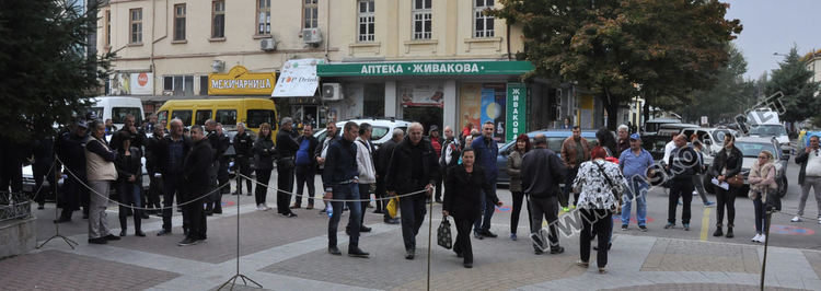 Секционните избирателни комисии прибраха бюлетините за местния вот