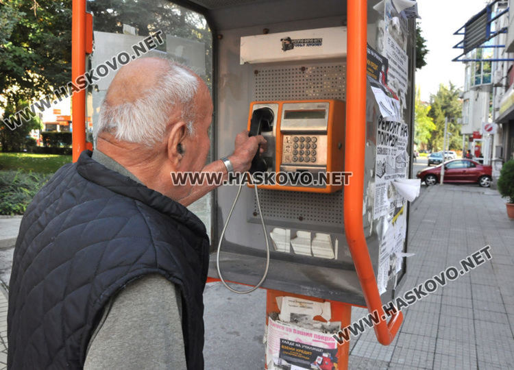 Проверяват уличните телефони, нямали разрешителни