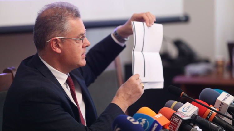 Спешно печатат нови бланки в Плевен - разменили номерата на преференциите