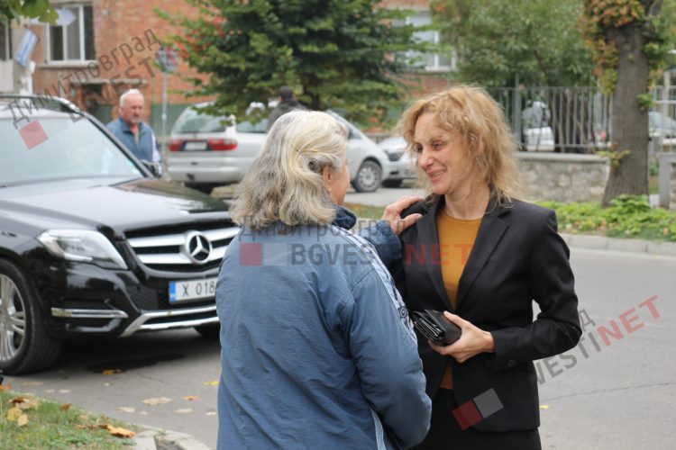 Катя Панева гласува за по-добро управление на града и общината, призова за по-висока избирателна активност