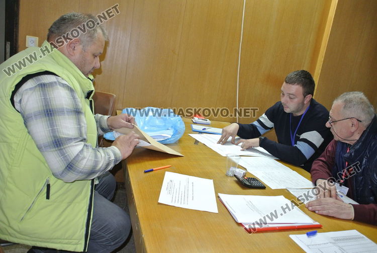 Балотаж между Станислав Дечев и Коста Стоев за кметското място в Хасково, прогнозират агенциите