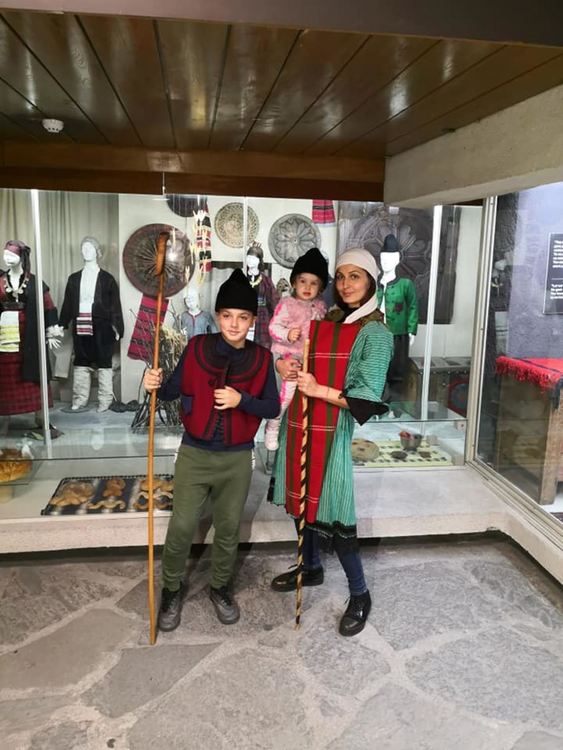 Ученици пълнят музея ден след изборите 