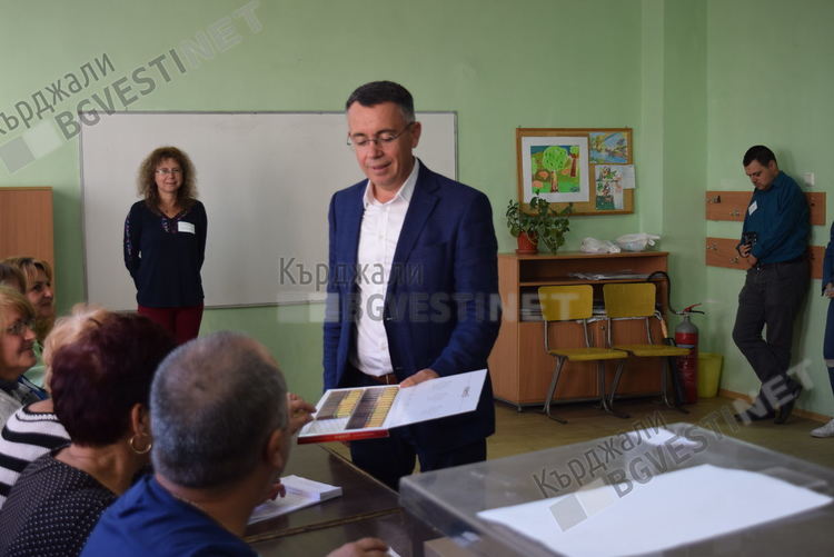 Инж.Хасан Азис почерпи за изборния си успех преди 16 години и за рождения ден на дъщеря си