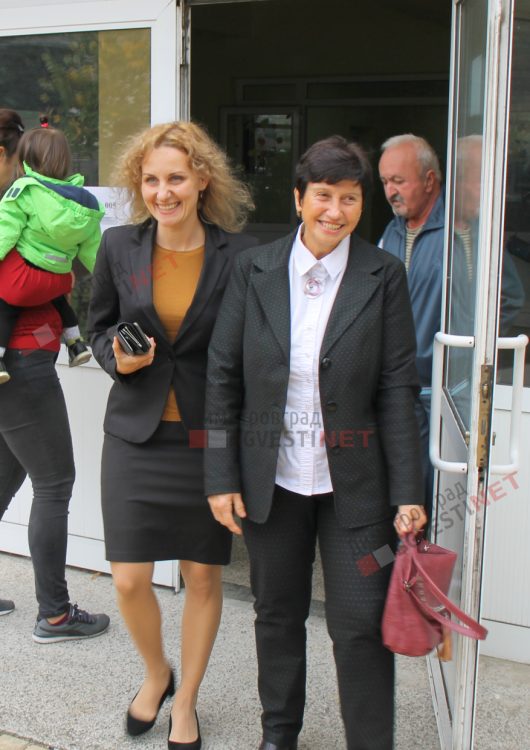 Катя Панева гласува за по-добро управление на града и общината, призова за по-висока избирателна активност