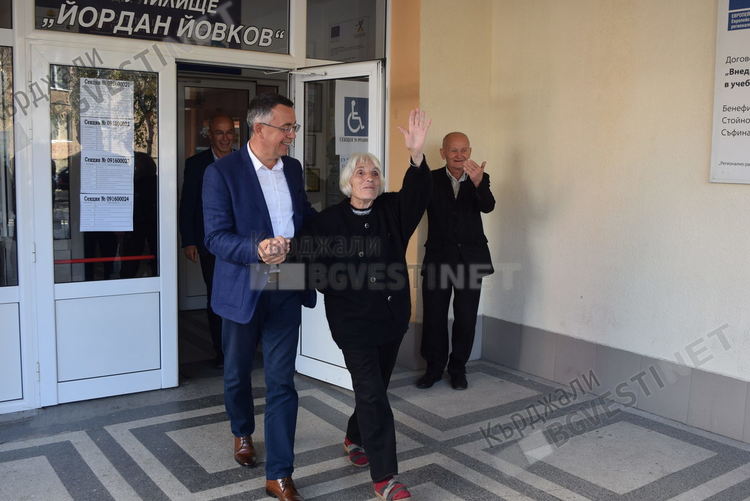 Инж.Хасан Азис почерпи за изборния си успех преди 16 години и за рождения ден на дъщеря си