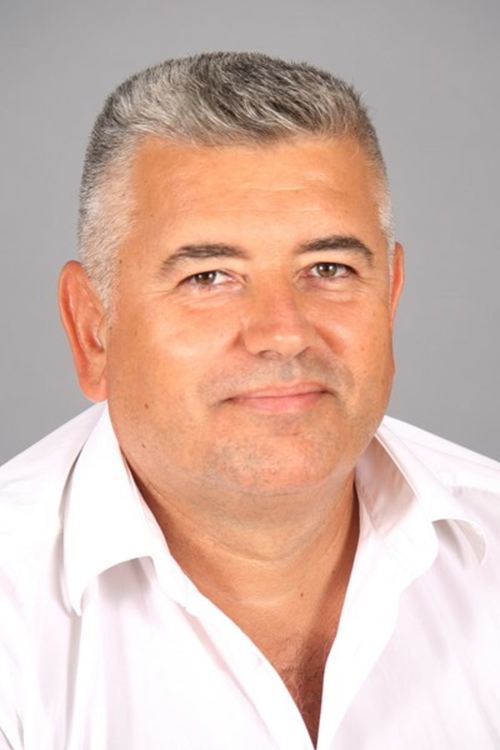 Стефан Сабрутев за втори път отива на избори за кмет на Община Смолян. Той беше общински съветник от БСП и един от най-критичните към управлението на общината през последните години. събра малко над 21% и отива на балотаж срещу досегашния управник Николай Мелемов, който се явява за трети мандат 