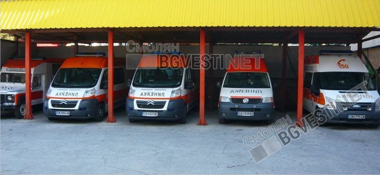 17-годишен без книжка и с алкохол катастрофира с колата на баща си, двама са ранени