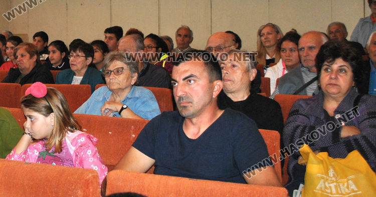 В с.Конуш деца и възрастни почетоха с концерт будителите