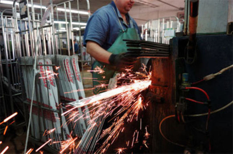 Фабриката за ски в Чепеларе вече е изцяло китайска