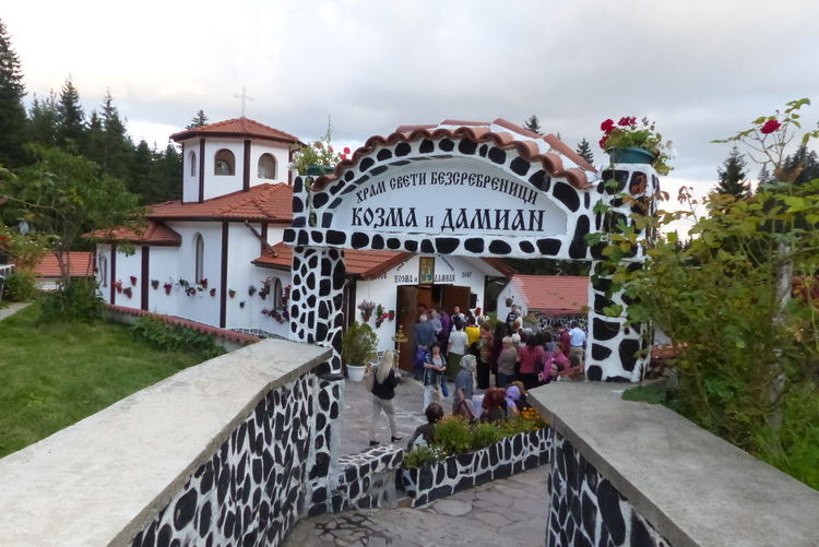 Честват чудотворците Св.Козма и Дамян в едноименния храм над Смолян