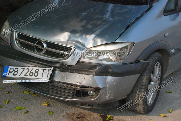 Млада жена с БМВ засече Зафира на бул. "Васил Левски"