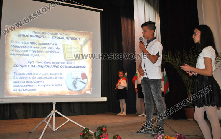 В с.Конуш деца и възрастни почетоха с концерт будителите