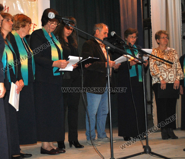 В с.Конуш деца и възрастни почетоха с концерт будителите