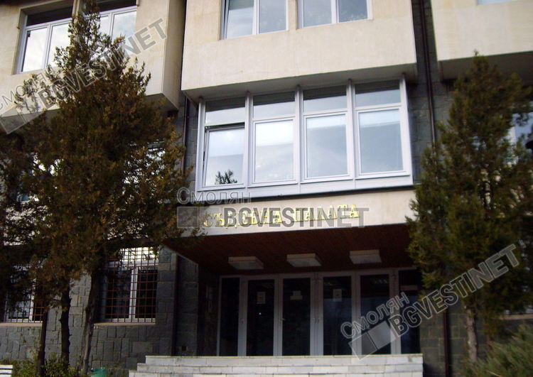 Проверяват сигнал за незаконно влизане в помещение с книжа от изборите