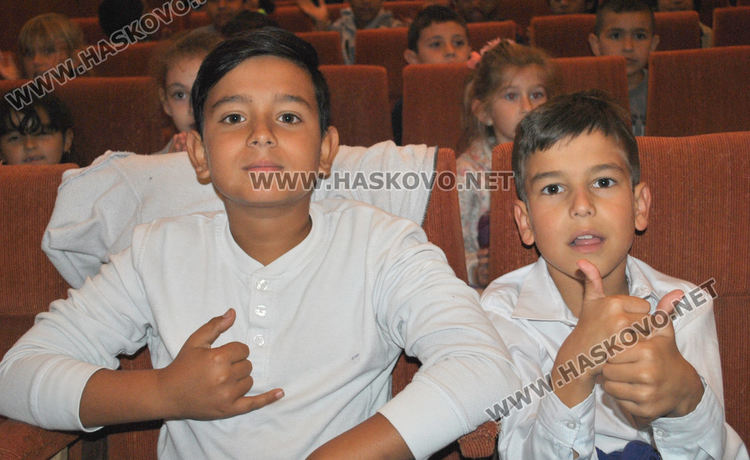 В с.Конуш деца и възрастни почетоха с концерт будителите