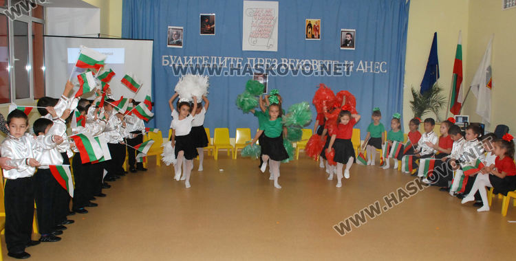 Приемственост на празника на будителите между детската градина и училището в "Орфей"