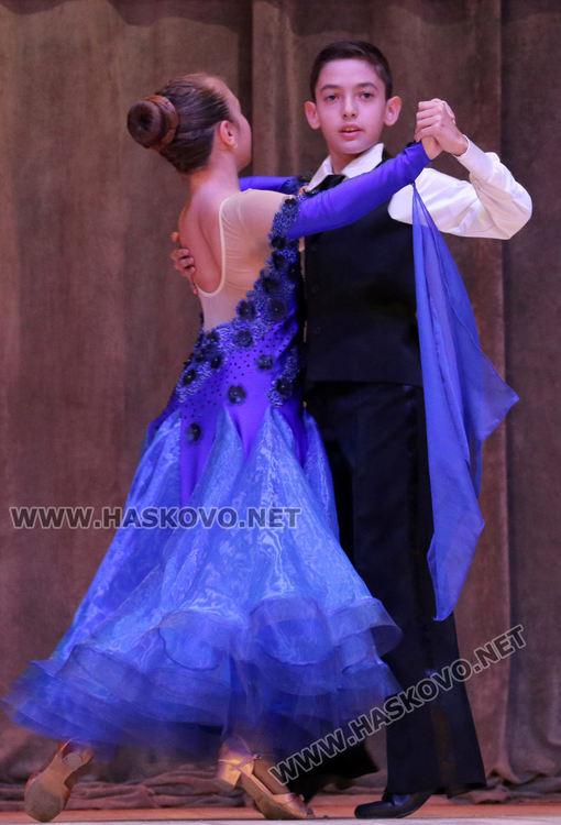 Млади таланти изнесоха концерт в читалище "Заря" по повод Деня на народните будители