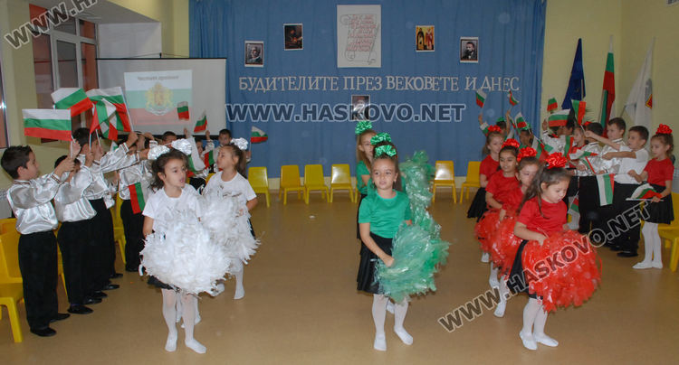 Приемственост на празника на будителите между детската градина и училището в "Орфей"
