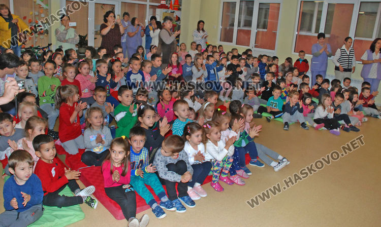 Приемственост на празника на будителите между детската градина и училището в "Орфей"