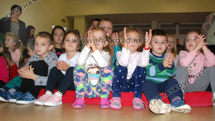 Приемственост на празника на будителите между детската градина и училището в "Орфей"