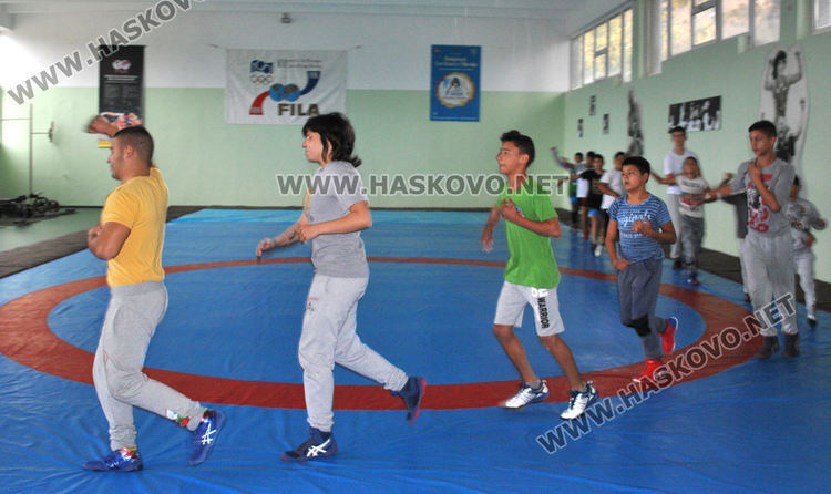 Хасковските борци вече тренират в обновената зала на стадион "Младост"