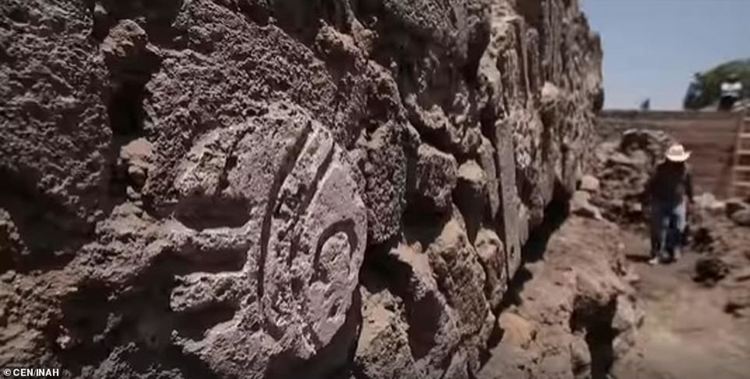 Археолози откриха таен ацтекски тунел под Мексико Сити