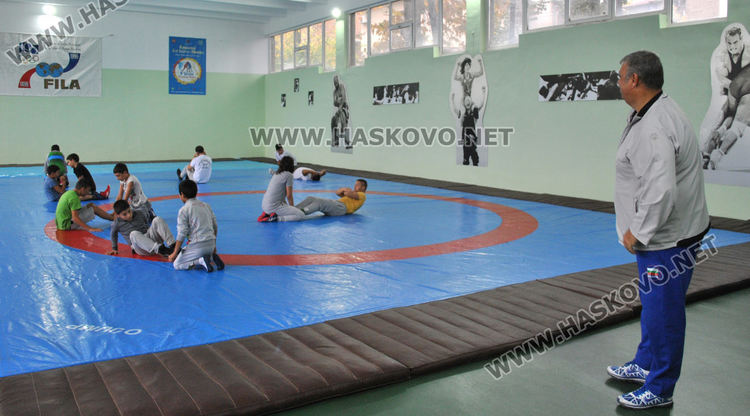 Хасковските борци вече тренират в обновената зала на стадион "Младост"