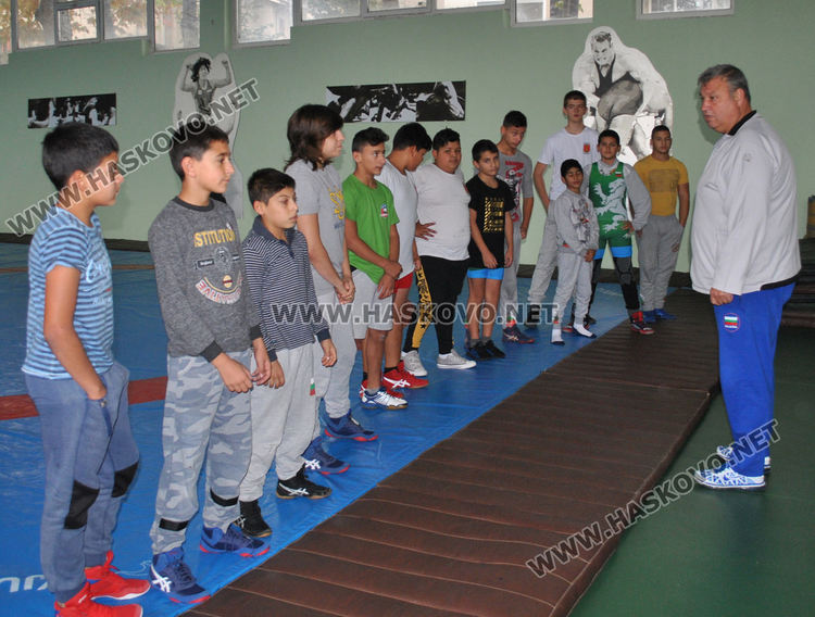 Хасковските борци вече тренират в обновената зала на стадион "Младост"