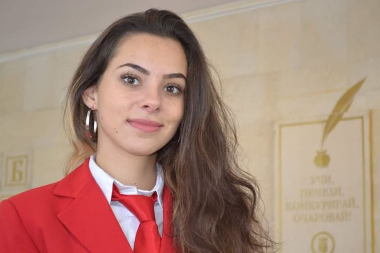 Анелия Крумова