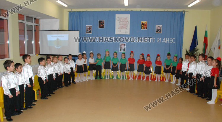 Приемственост на празника на будителите между детската градина и училището в "Орфей"