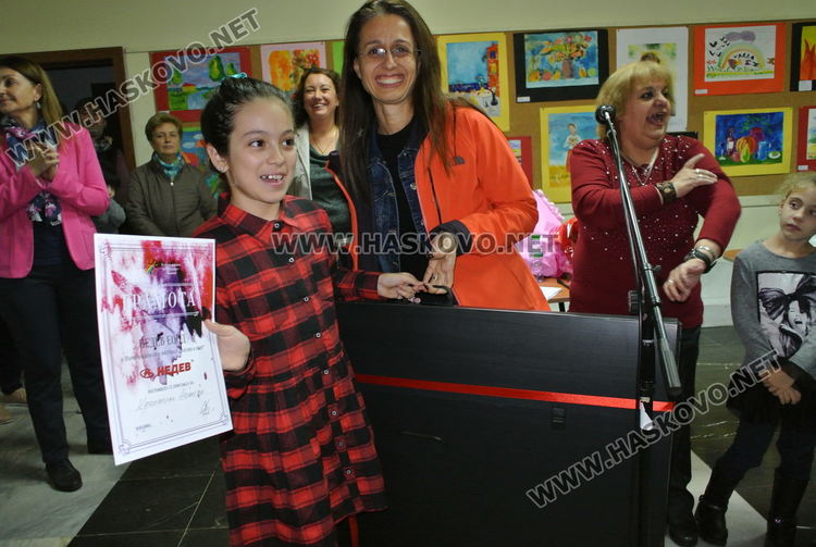 Наградите от от конкурса „Поезия в цвят“ останаха в Хасково, една заминава за Благоевград