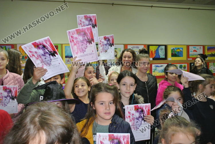 Наградите от от конкурса „Поезия в цвят“ останаха в Хасково, една заминава за Благоевград