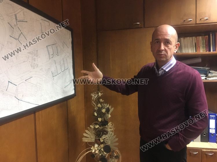 „Синята зона“ в центъра на Хасково е вече с паркоавтомати