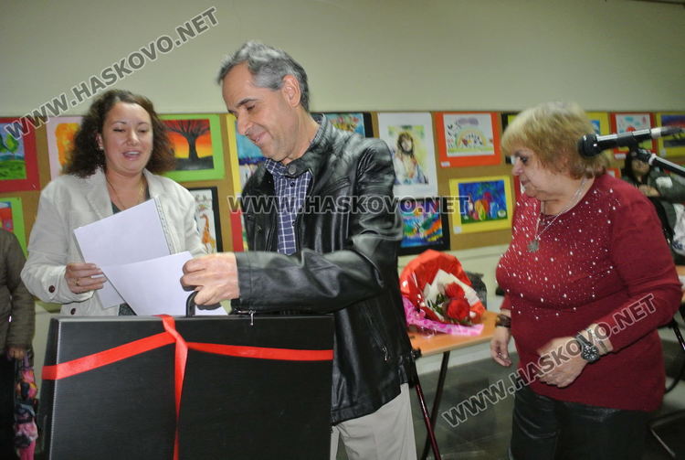 Наградите от от конкурса „Поезия в цвят“ останаха в Хасково, една заминава за Благоевград