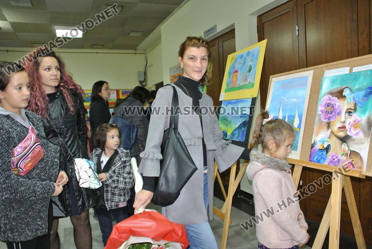 Наградите от от конкурса „Поезия в цвят“ останаха в Хасково, една заминава за Благоевград