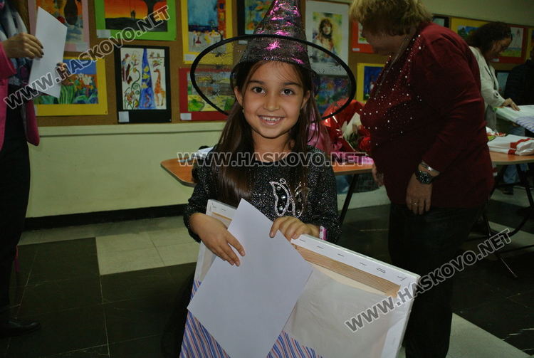 Наградите от от конкурса „Поезия в цвят“ останаха в Хасково, една заминава за Благоевград