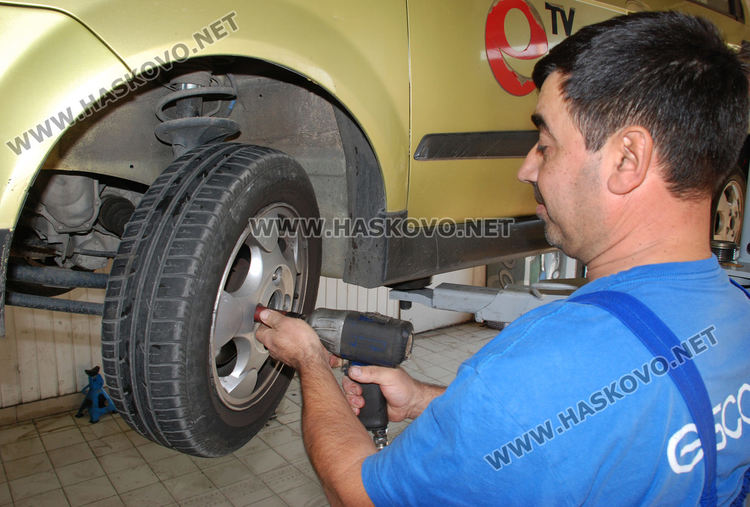 Шофьорите раздвижиха автосервизите за смяната на зимни гуми