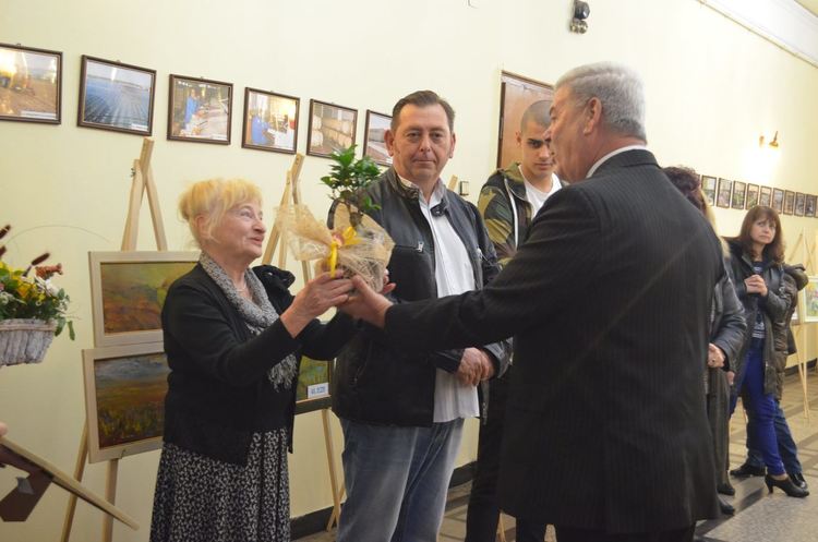 Д-р Момчилова откри  благотворителна изложба в полза на болницата в Първомай