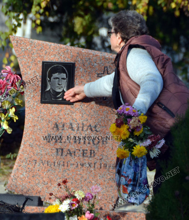 Хасковлии отдадоха почит към мъртвите на Архангелова задушница