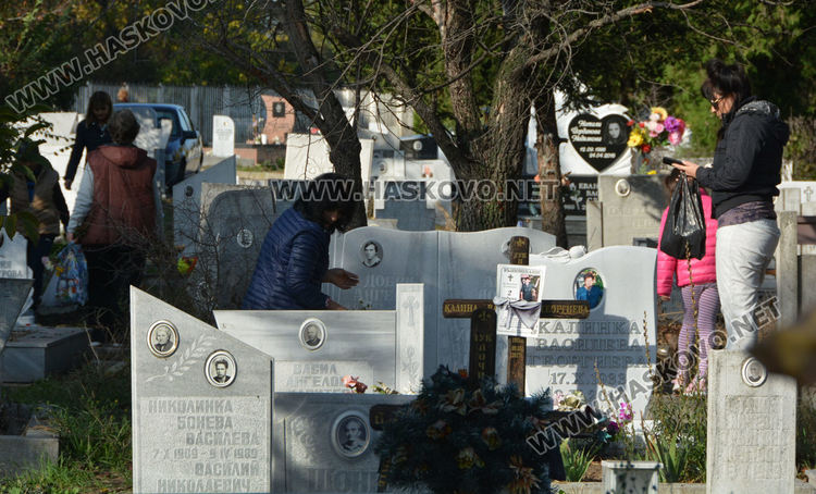 Хасковлии отдадоха почит към мъртвите на Архангелова задушница