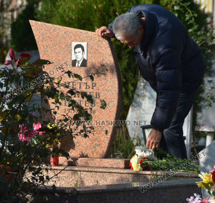 Хасковлии отдадоха почит към мъртвите на Архангелова задушница