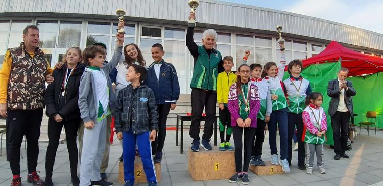 Снимки: "Компас 1994"