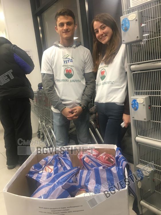 Млади доброволци събират хранителна помощ за родопчани в нужда
