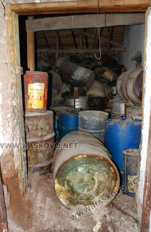 Унищожават 140 тона негодни пестициди от склад в Хасковско