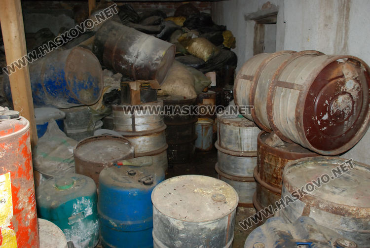 Унищожават 140 тона негодни пестициди от склад в Хасковско