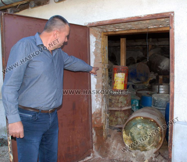 Унищожават 140 тона негодни пестициди от склад в Хасковско