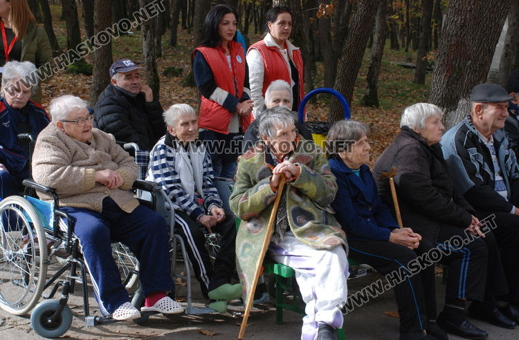 Музикална програма, курбан и почерпка за 36 г. от съществуването на Старческия дом