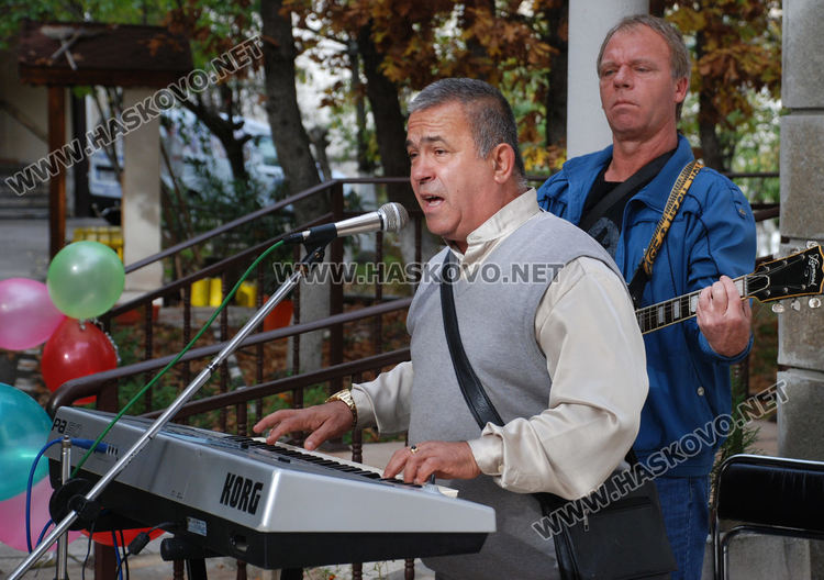 Музикална програма, курбан и почерпка за 36 г. от съществуването на Старческия дом